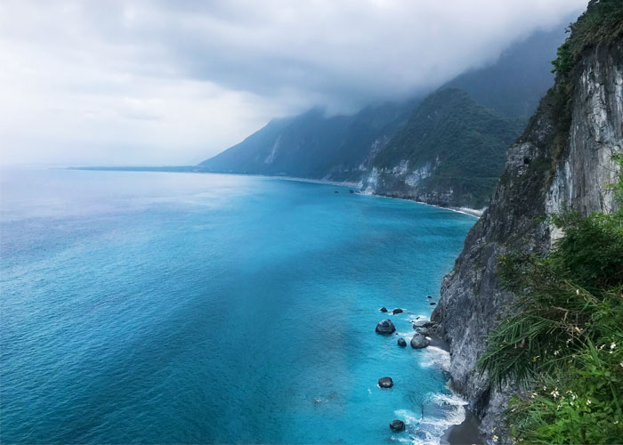 Photographie du Qingshui Cliff, une falaise sur la mer turquoise à Hualien, à Taïwan
